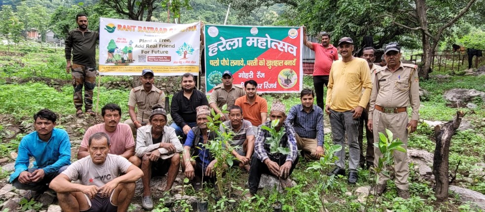 हरेला अभियान के तहत रंत रैबार संस्था ने यमकेश्वर बिजनी में किया वृक्षारोपण