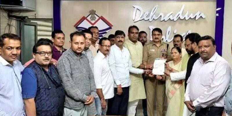 उत्तराखंड में सोशल मीडिया पर झूठ फैलाने वालों पर शिकंजा, सीएम बदलने की अफवाह फैलाने वालों पर मुकदमा दर्ज