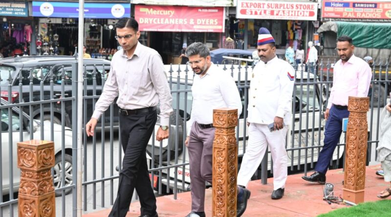 जिलाधिकारी सविन बंसल की पहल पर 11 प्रमुख जंक्शनों पर लगीं ट्रैफिक लाइटें, सड़क सुरक्षा हुई और मजबूत