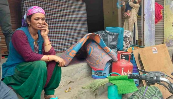 नंदानगर का बैंड बाजार भूधंसाव की चपेट में, कई मकान ध्वस्त – 34 परिवार शिफ्ट