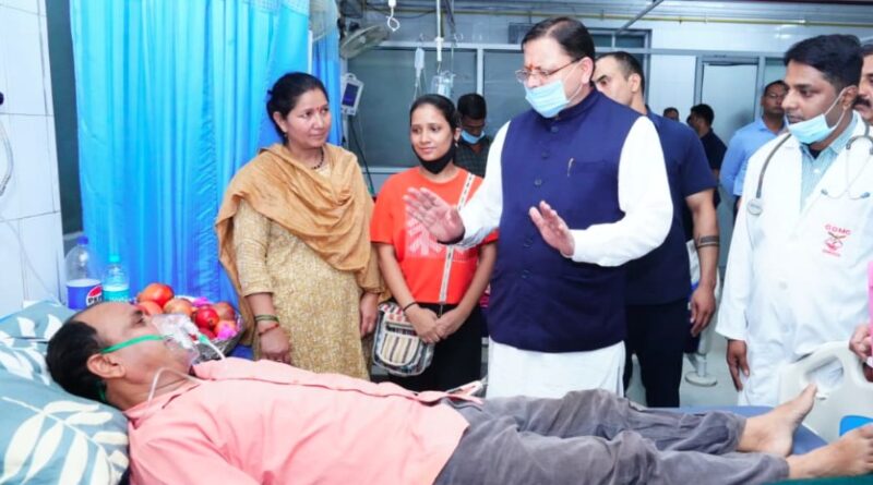 सीएम धामी ने  पत्रकार मोहन भुलानी से अस्पताल में की मुलाकात, स्वास्थ्य लाभ की कामना