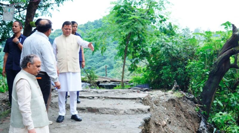 सीएम धामी ने मसूरी रोड और किमाड़ी क्षेत्र का किया स्थलीय निरीक्षण