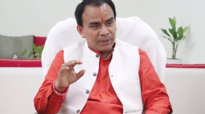 स्वास्थ्य विभाग में 300 चिकित्सकों की और होगी भर्तीः डाॅ. धन सिंह रावत