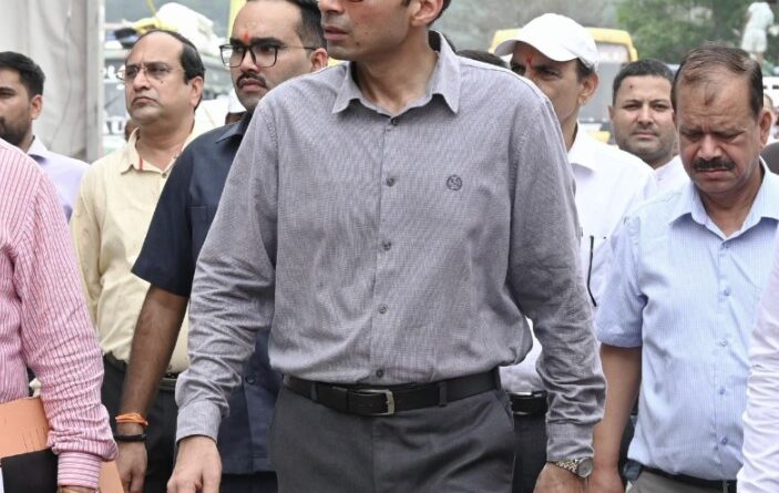 डीएम सविन बंसल ने ग्रामीणों से की अपील, शिविर में आकर सरकारी योजनाओं का लाभ उठाएं ग्रामीण