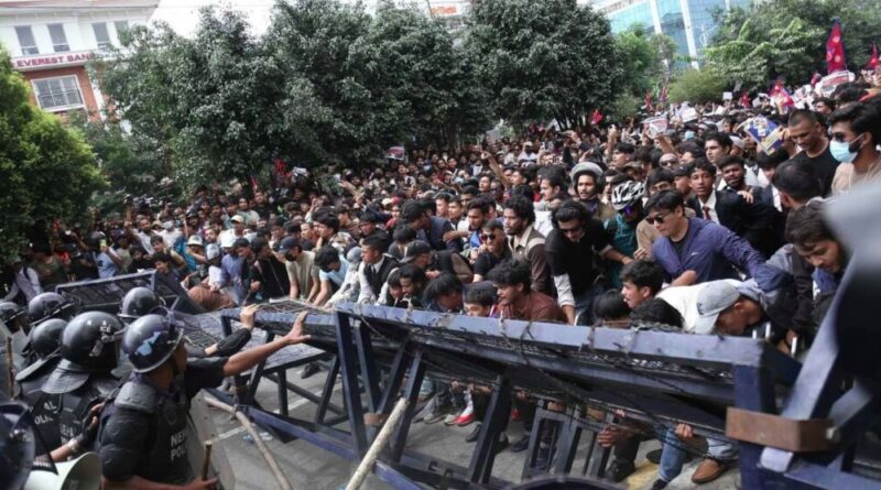 नेपाल में भ्रष्टाचार विरोधी आंदोलन ने लिया हिंसक रूप, कई इलाकों में कर्फ्यू लागू