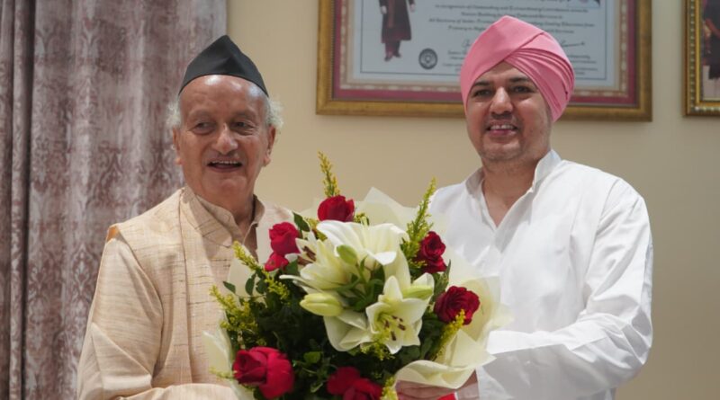 पूर्व मुख्यमंत्री उत्तराखण्ड एवम् महाराष्ट्र के पूर्व गर्वनर भगत सिंह कोश्यारी ने श्री दरबार साहिब में टेका मत्था