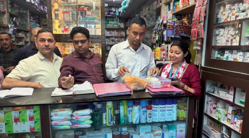 प्रदेशभर में औषधि विभाग का सघन निरीक्षण अभियान जारी, कई मेडिकल स्टोरों से कफ सिरप के नमूने जब्त