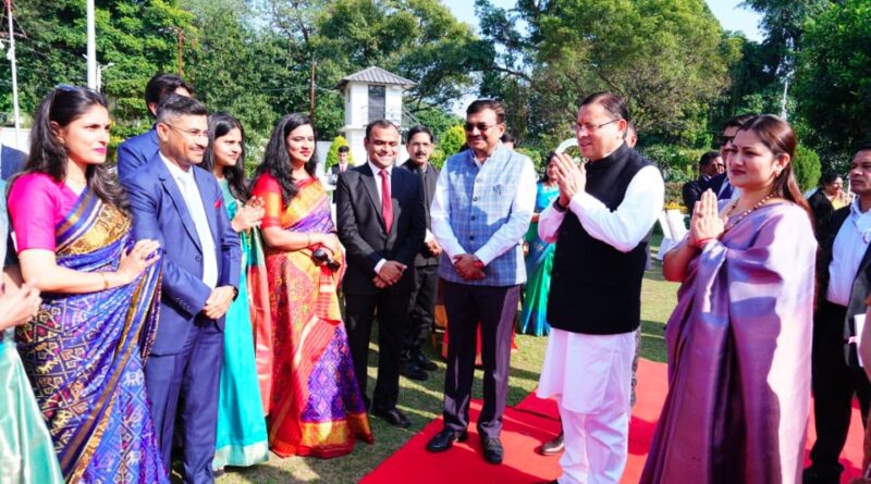 मुख्यमंत्री आवास में IAS अधिकारियों की अनौपचारिक बैठक, सीएम धामी बोले— “ये दशक उत्तराखंड का दशक”