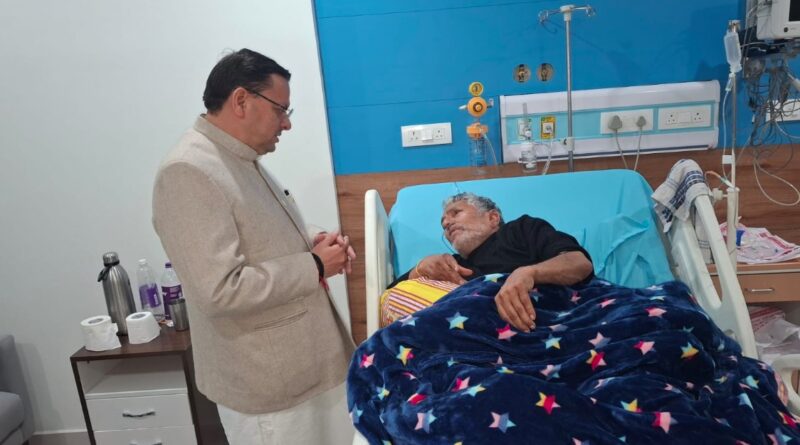 यूकेडी के वरिष्ठ नेता दिवाकर भट्ट से मिलने अस्पताल पहुंचे सीएम धामी, जाना हालचाल