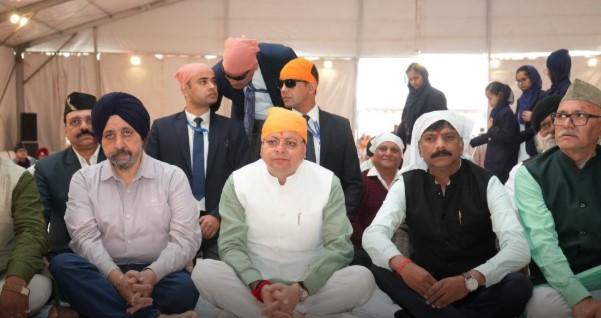 सीएम धामी ने गुरु नानक देव जी के प्रकाश पर्व पर गुरुद्वारा साहिब में टेका मत्था