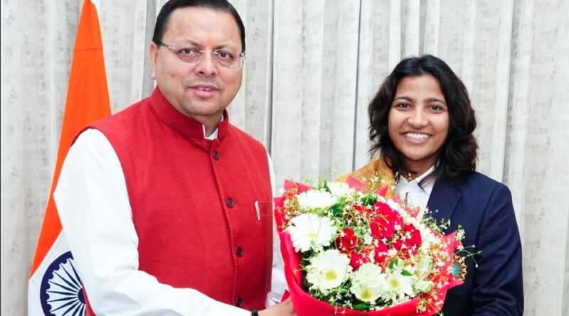 मुख्यमंत्री धामी से मिली वर्ल्ड कप विजेता स्नेह राणा