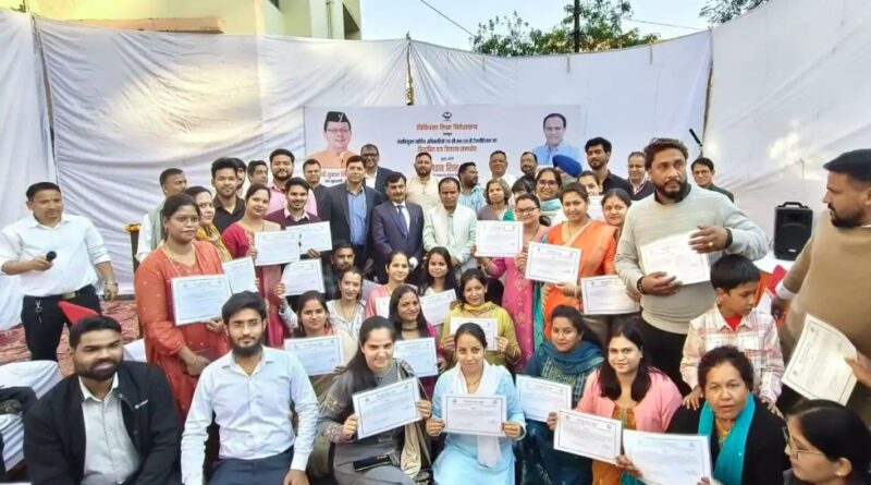 स्वास्थ्य मंत्री डॉ. धन सिंह रावत ने 28 नर्सिंग अधिकारियों को सौंपे नियुक्ति पत्र