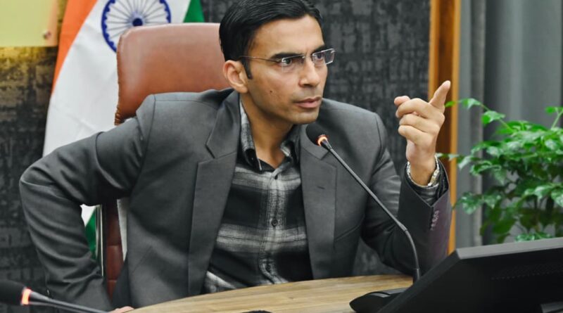 हाईवे और सार्वजनिक स्थलों पर बढ़ती गंदगी को लेकर जिला प्रशासन सख्त, कई अधिकारियों को नोटिस जारी