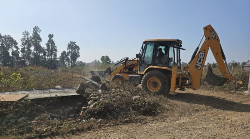 एमडीडीए की सलियावाला धौलास में अवैध प्लॉटिंग पर बड़ी कार्रवाई, 8 से 10 बीघा भूमि पर चला ध्वस्तीकरण अभियान